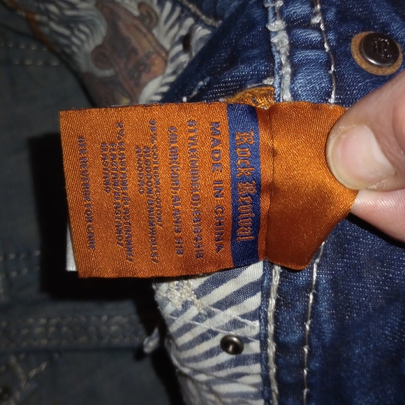 Rock Rival Shorts - Picture 3 of 5